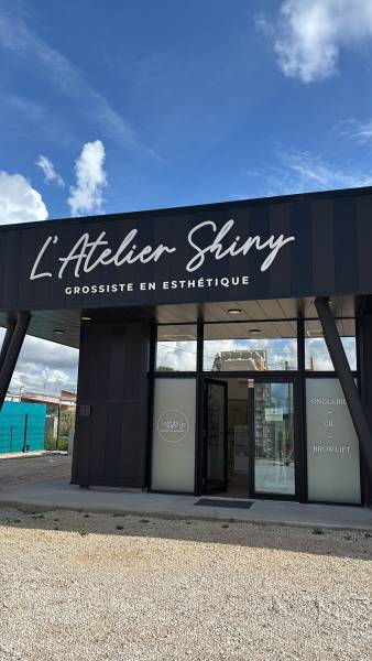 Votre grossiste esthétique L’atelier Shiny sur Marignane 13700 fête ses 1 an !